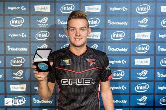 xQc： ＂ CS2 应该每年都赢得年度电子竞技游戏奖＂